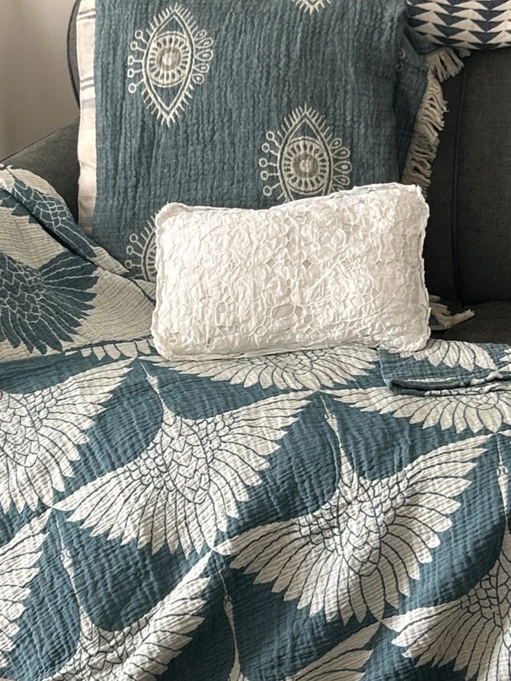 Modern Luxury Throw Feathers Flocked Woven Jacquard Cotton 55 x 77 Teal